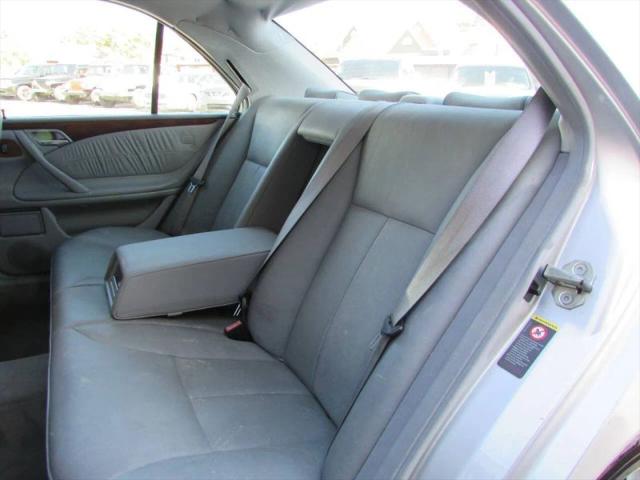 2001 Mercedes-Benz E 320 E 320 Sedan 4D