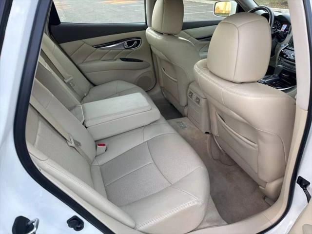 2012 INFINITI M37 M37x Sedan 4D