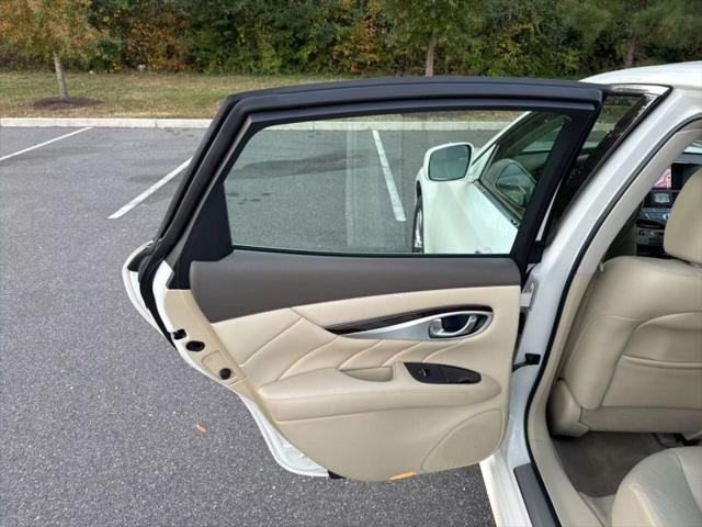 2012 INFINITI M37 M37x Sedan 4D