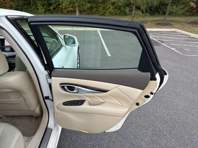 2012 INFINITI M37 M37x Sedan 4D