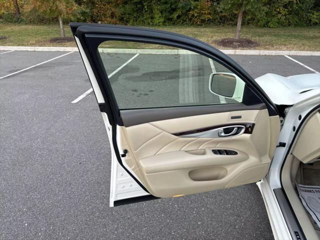 2012 INFINITI M37 M37x Sedan 4D