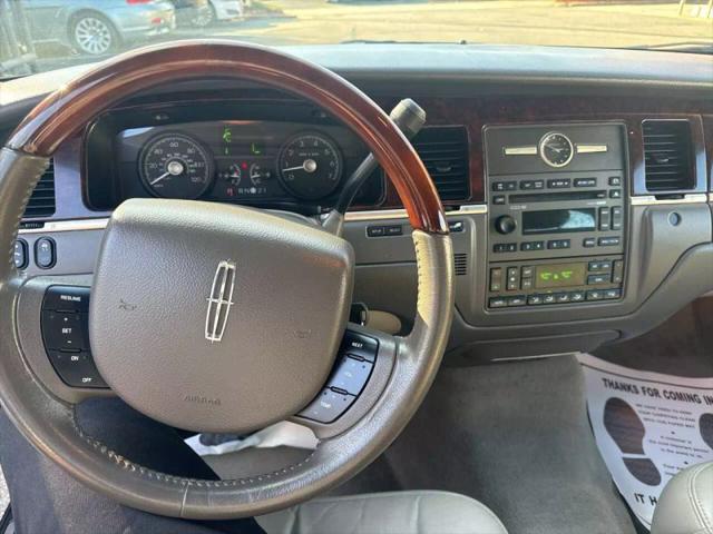 2010 Lincoln Town Car Signature Limited