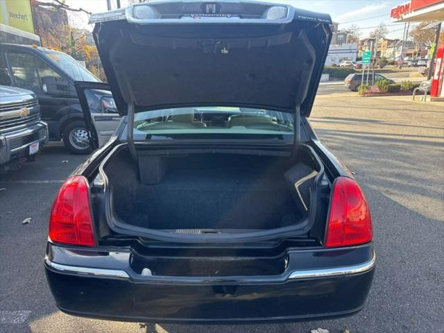 2010 Lincoln Town Car Signature Limited