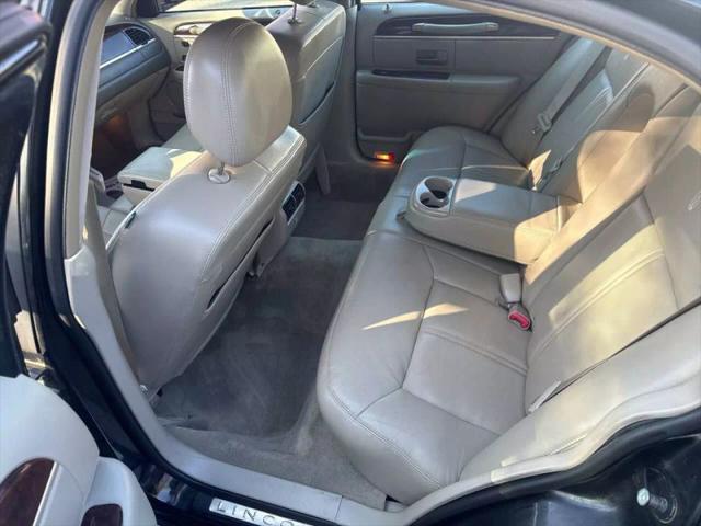 2010 Lincoln Town Car Signature Limited