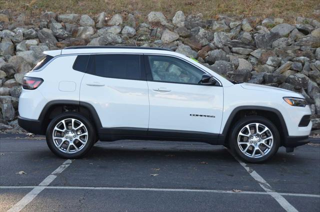 2022 Jeep Compass Latitude Lux 4x4