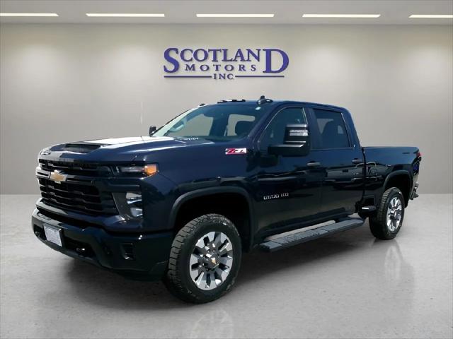 2024 Chevrolet Silverado 2500HD 4WD Crew Cab Standard Bed Custom