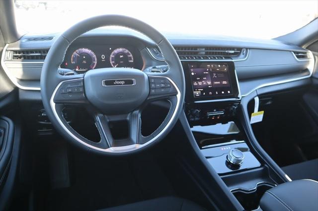 2025 Jeep Grand Cherokee GRAND CHEROKEE L LAREDO X 4X2