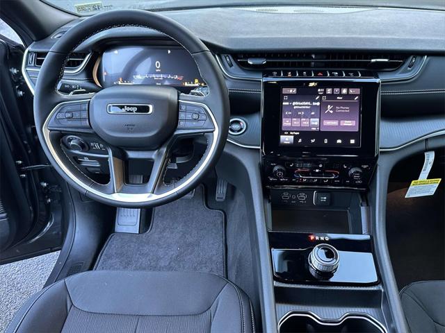 2025 Jeep Grand Cherokee GRAND CHEROKEE L LAREDO X 4X4