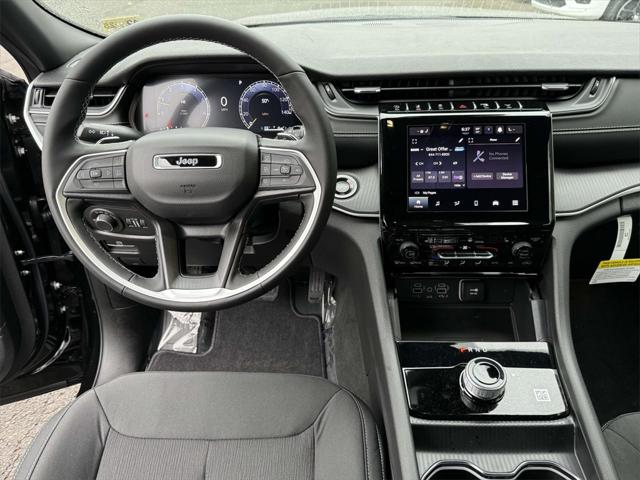 2025 Jeep Grand Cherokee GRAND CHEROKEE L LAREDO X 4X4