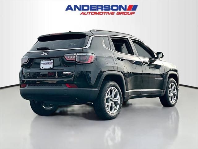 2025 Jeep Compass COMPASS LATITUDE 4X4
