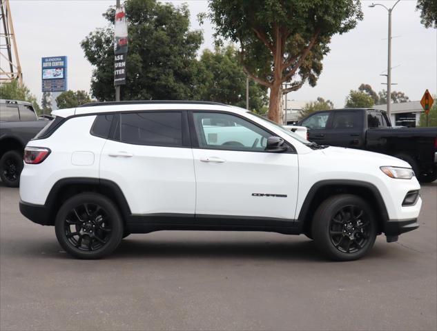 2025 Jeep Compass COMPASS LATITUDE 4X4
