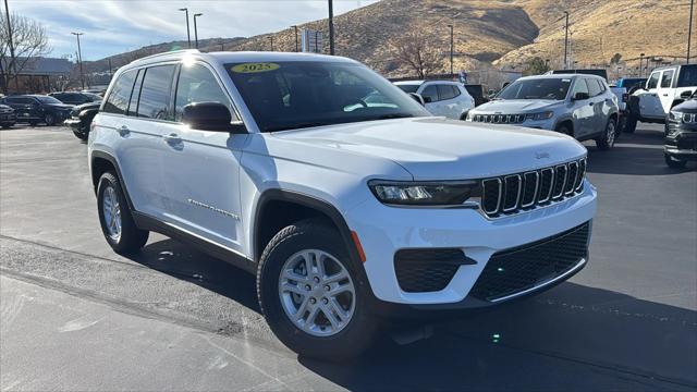 2025 Jeep Grand Cherokee GRAND CHEROKEE LAREDO 4X4