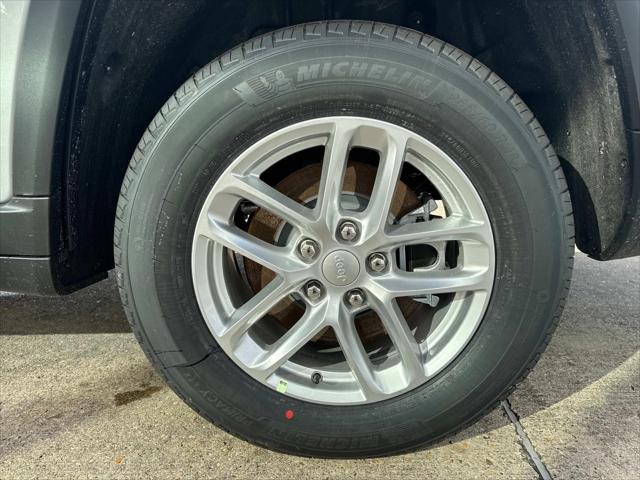 2025 Jeep Grand Cherokee GRAND CHEROKEE L LAREDO X 4X2