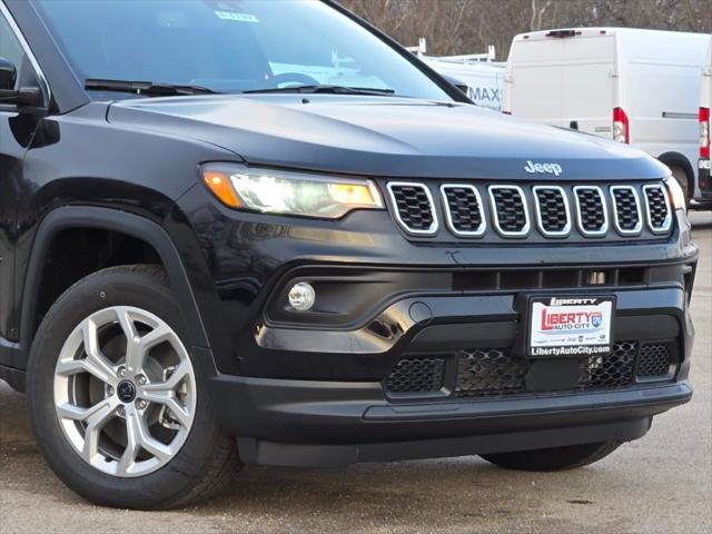 2025 Jeep Compass COMPASS LATITUDE 4X4