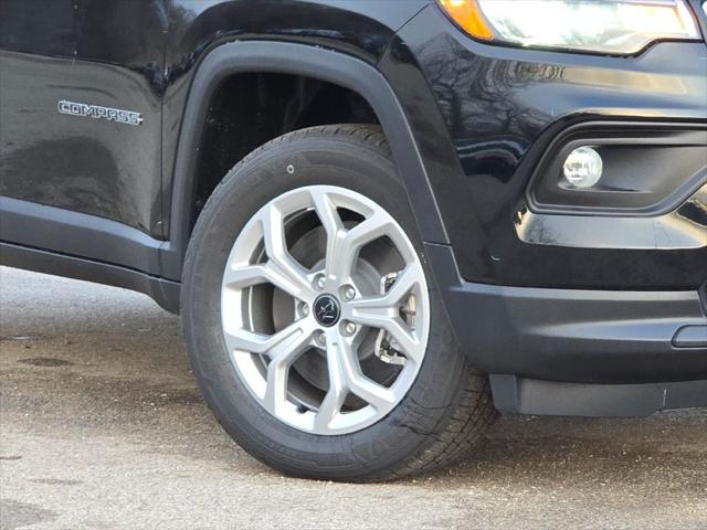 2025 Jeep Compass COMPASS LATITUDE 4X4