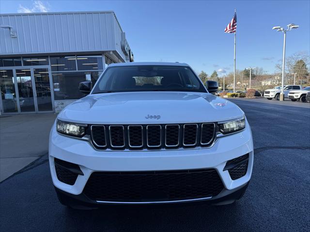 2023 Jeep Grand Cherokee Laredo 4x4