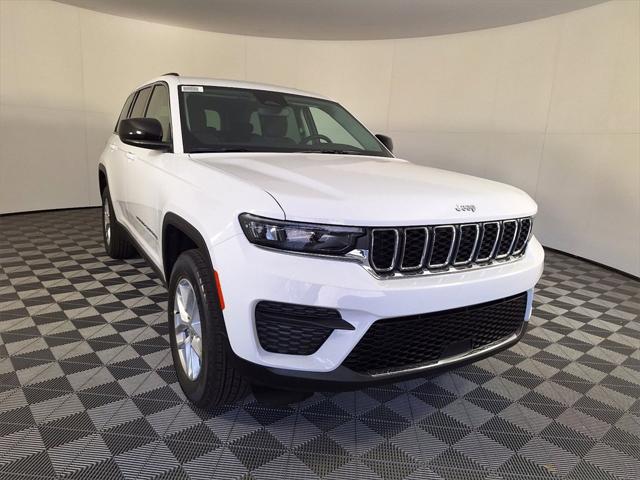 2025 Jeep Grand Cherokee GRAND CHEROKEE LAREDO X 4X4