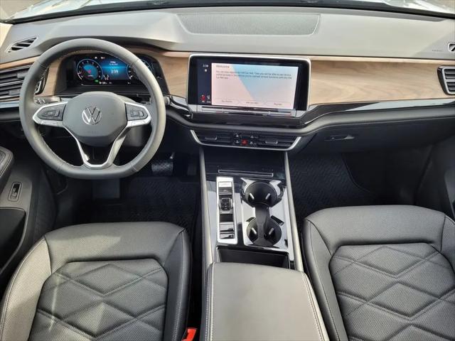 2025 Volkswagen Atlas 2.0T SE w/Technology
