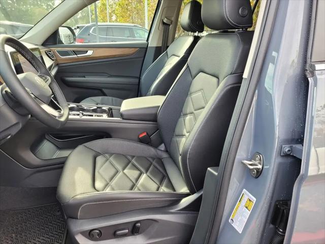 2025 Volkswagen Atlas 2.0T SE w/Technology