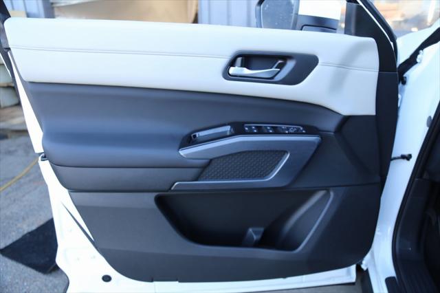 2025 Nissan Pathfinder SL 4WD