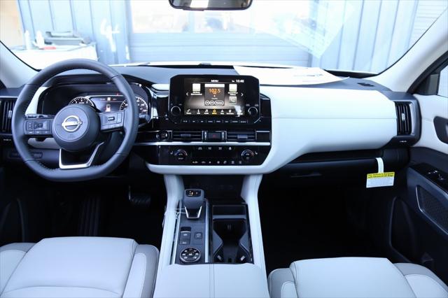 2025 Nissan Pathfinder SL 4WD