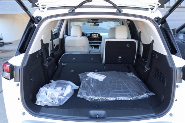 2025 Nissan Pathfinder SL 4WD