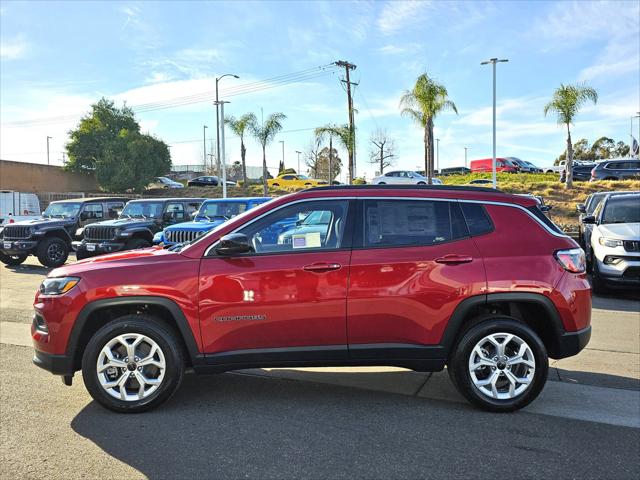 2025 Jeep Compass COMPASS LATITUDE 4X4