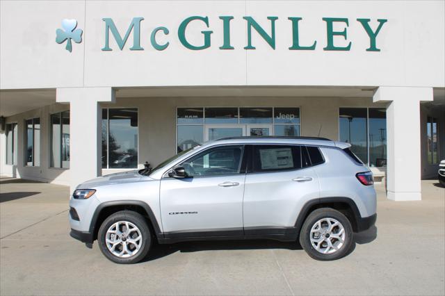 2025 Jeep Compass COMPASS LATITUDE 4X4