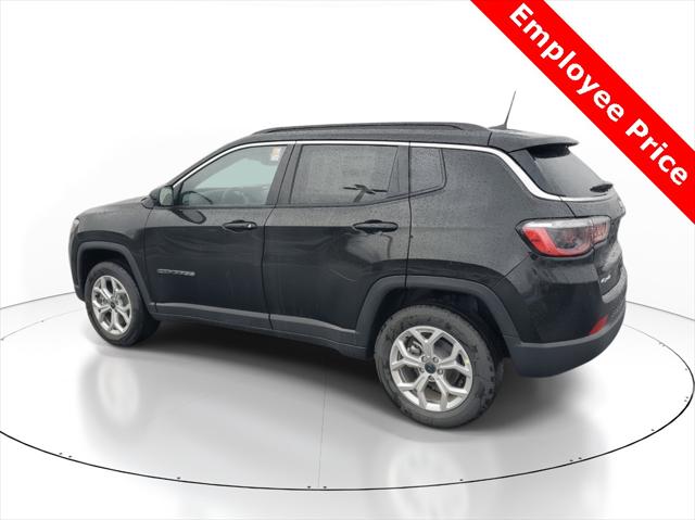 2025 Jeep Compass COMPASS LATITUDE 4X4