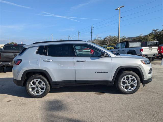 2025 Jeep Compass COMPASS LATITUDE 4X4