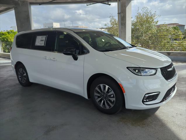 2025 Chrysler Pacifica Hybrid PACIFICA PLUG-IN HYBRID SELECT