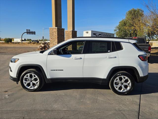 2025 Jeep Compass COMPASS LATITUDE 4X4