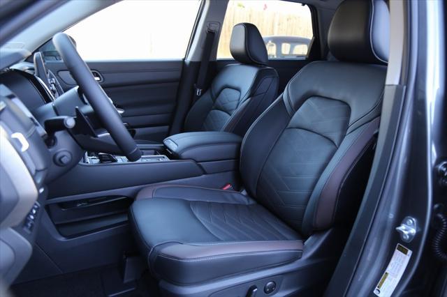 2025 Nissan Pathfinder Platinum FWD