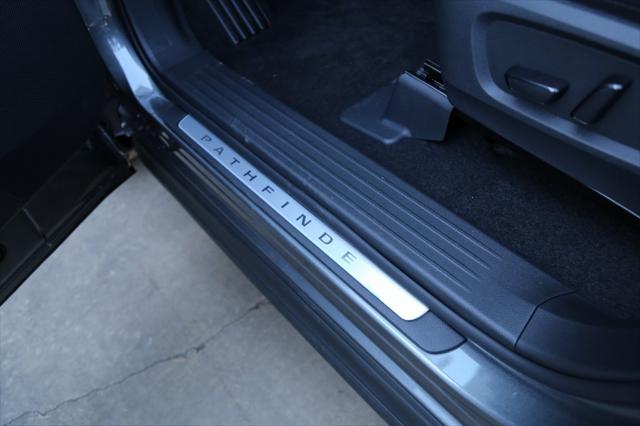 2025 Nissan Pathfinder Platinum FWD