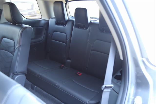 2025 Nissan Pathfinder Platinum FWD