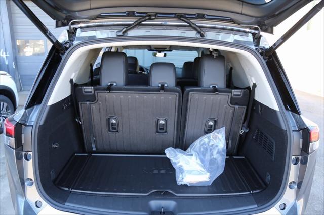 2025 Nissan Pathfinder Platinum FWD