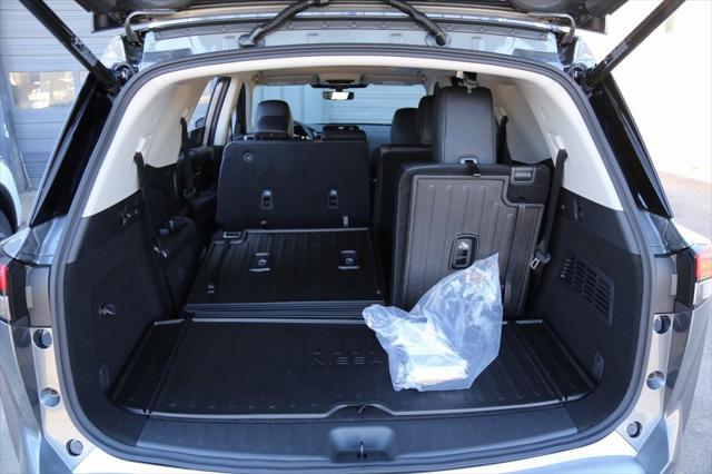 2025 Nissan Pathfinder Platinum FWD