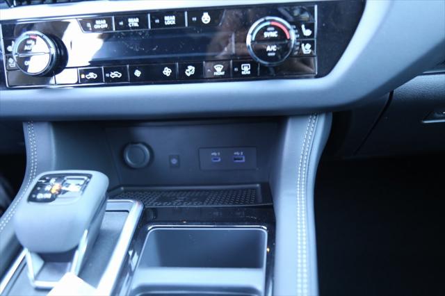 2025 Nissan Pathfinder Platinum FWD