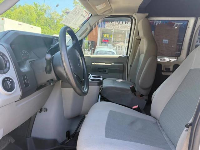 2014 Ford E-350 Super Duty Commercial
