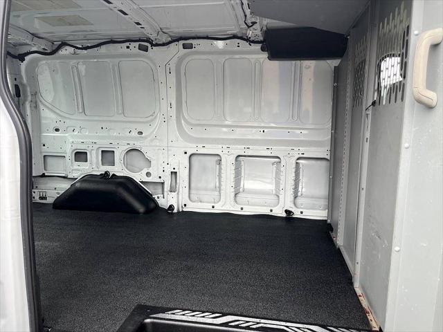 2017 Ford Transit 150 3dr SWB Low Roof Cargo Van w/60/40 Passenger Side Doors