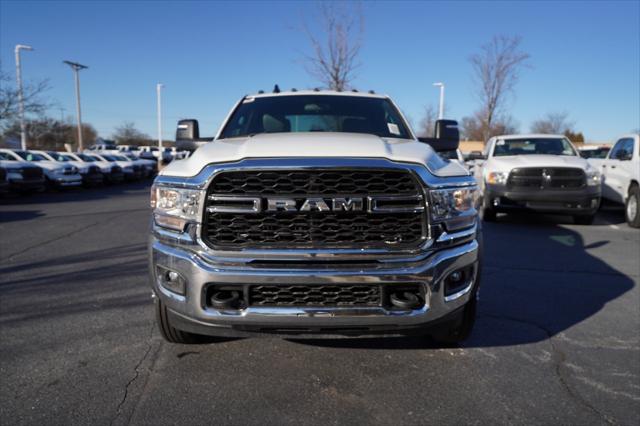 2024 RAM Ram 5500 Chassis Cab RAM 5500 TRADESMAN CHASSIS CREW CAB 4X4 84 CA