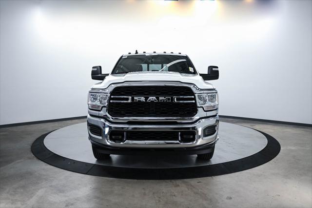 2024 RAM Ram 5500 Chassis Cab RAM 5500 TRADESMAN CHASSIS CREW CAB 4X4 84 CA