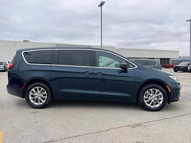 2025 Chrysler Pacifica PACIFICA SELECT AWD