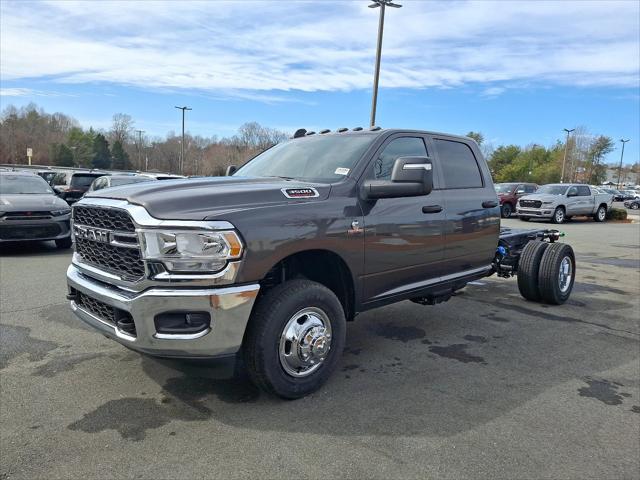 2024 RAM Ram 3500 Chassis Cab RAM 3500 TRADESMAN CREW CAB CHASSIS 4X2 60 CA