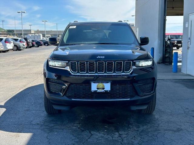 2025 Jeep Grand Cherokee GRAND CHEROKEE LAREDO X 4X4