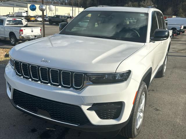2025 Jeep Grand Cherokee GRAND CHEROKEE LAREDO X 4X4