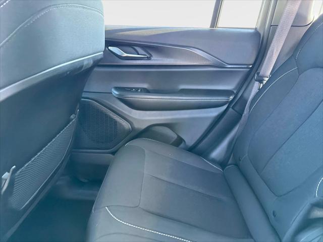 2025 Jeep Grand Cherokee Laredo X 4x4