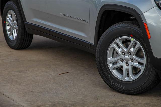 2025 Jeep Grand Cherokee GRAND CHEROKEE LAREDO 4X2