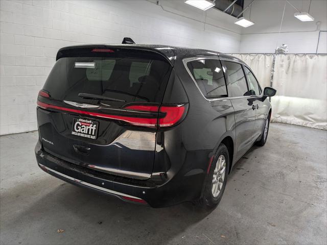 2025 Chrysler Pacifica PACIFICA SELECT