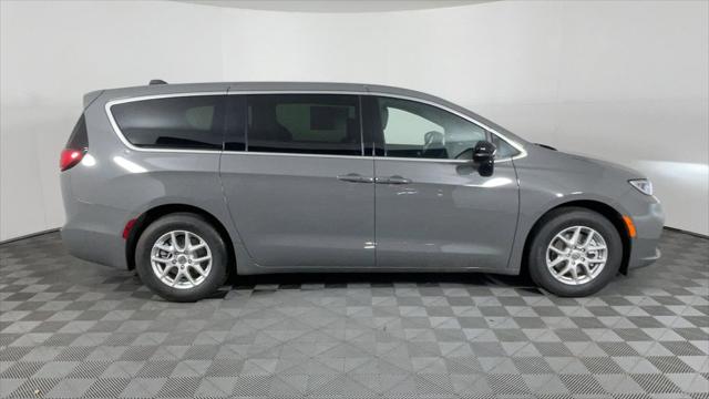 2025 Chrysler Pacifica PACIFICA SELECT